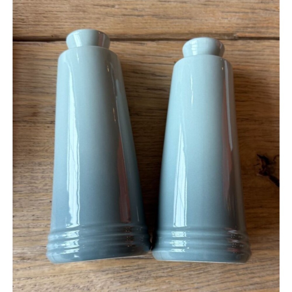 Le Creuset Stoneware Signature 10 oz Oil & Vinegar Set Sea Salt NEW - Picture 6 of 9